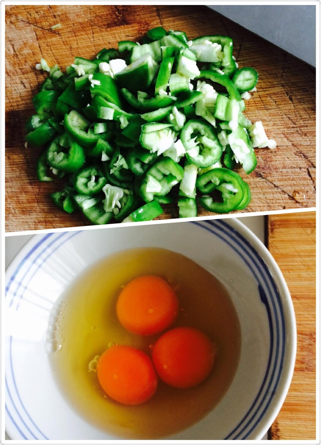 青椒炒蛋的做法 步骤1