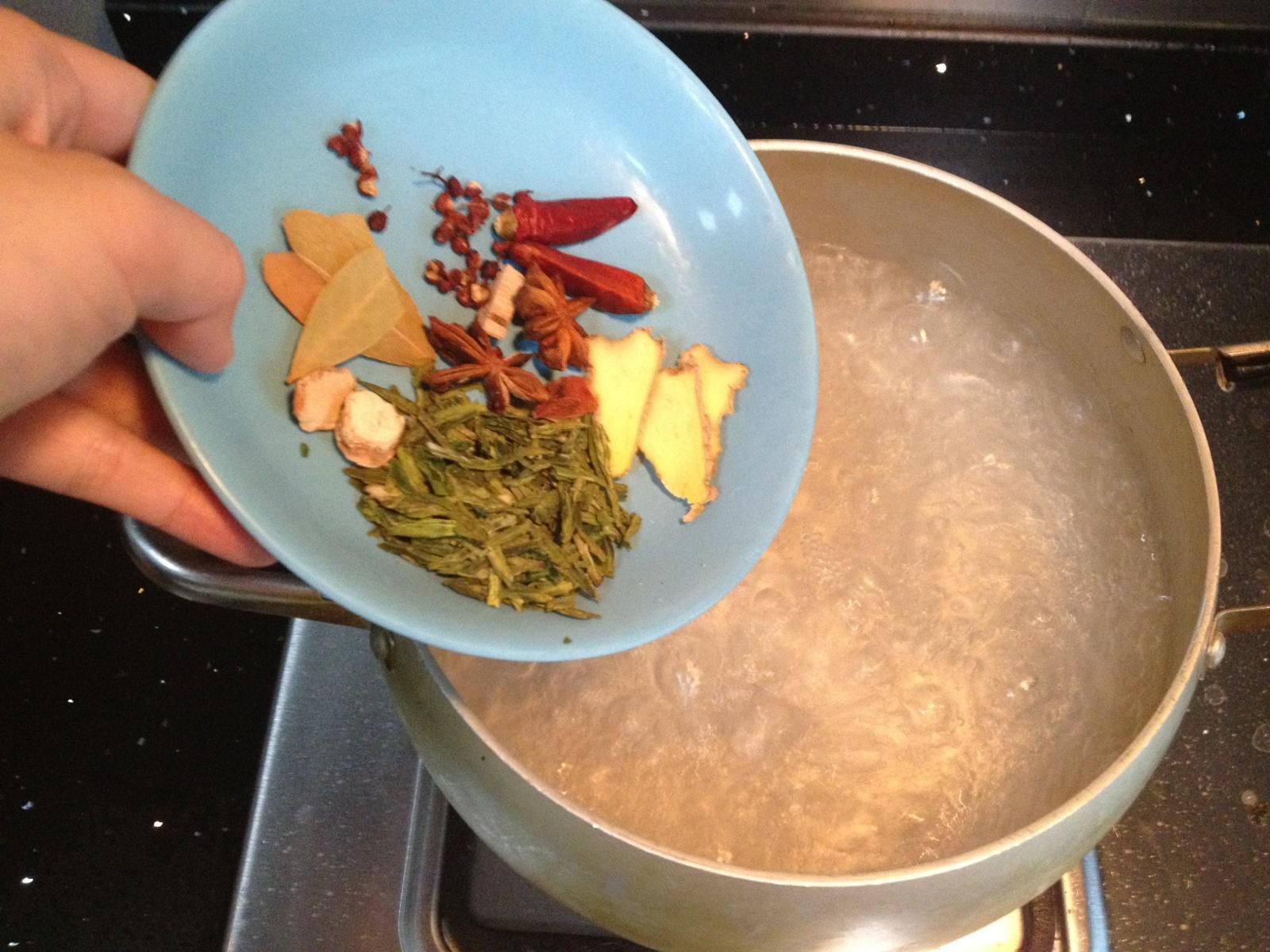 五香茶煮毛豆的做法 步骤4