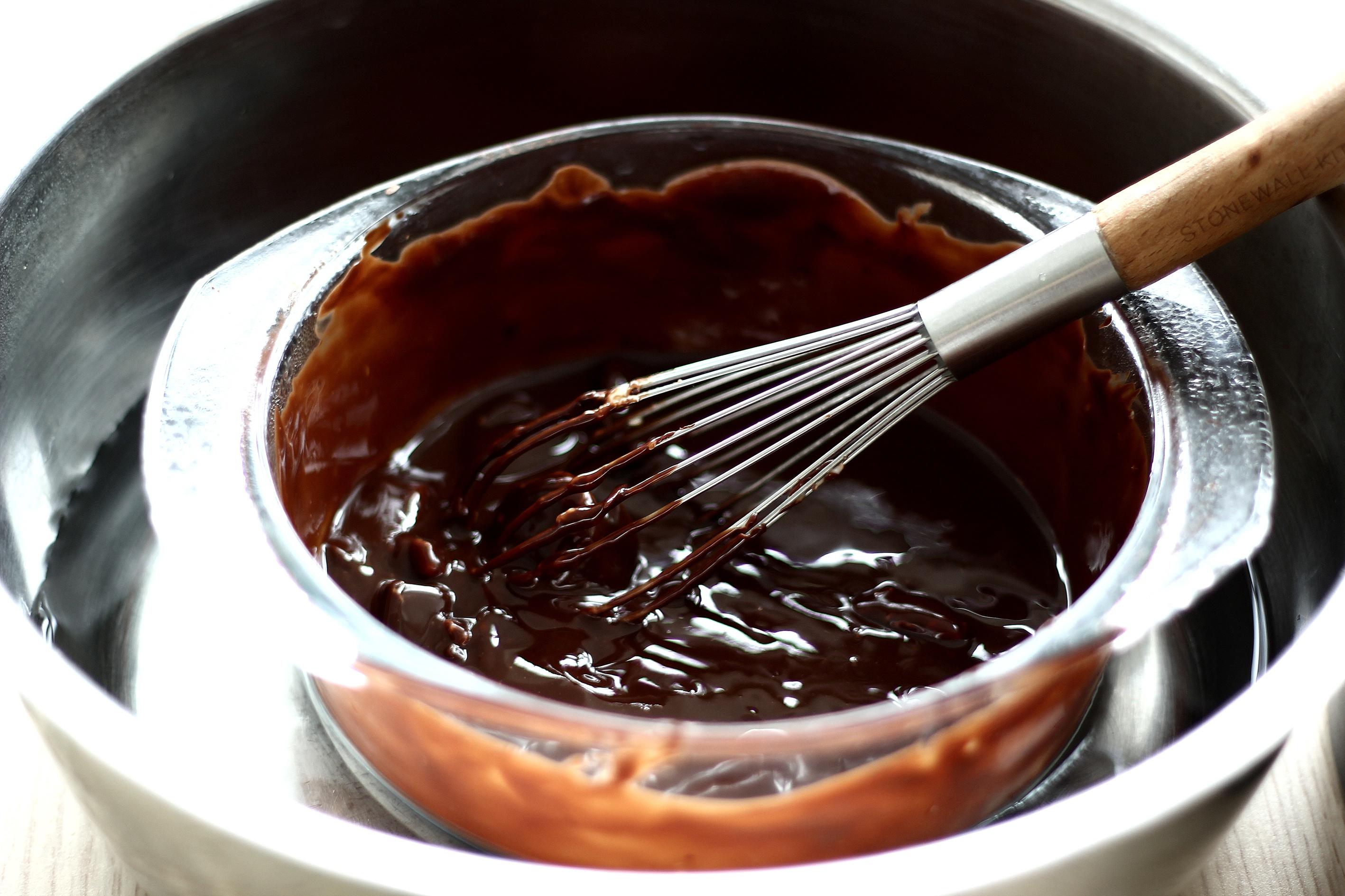 櫻桃白蘭地風味巧克力蛋糕的做法 步骤1