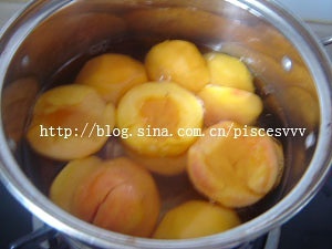糖水黃桃的做法 步骤5