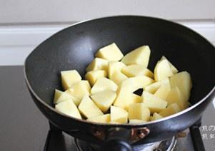 排骨燉土豆的做法 步骤6