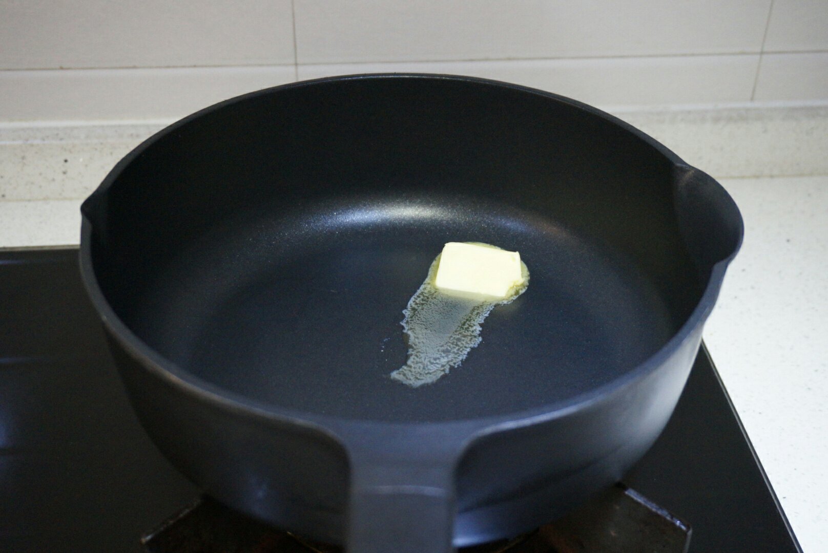 黃油煎老豆腐的做法 步骤2