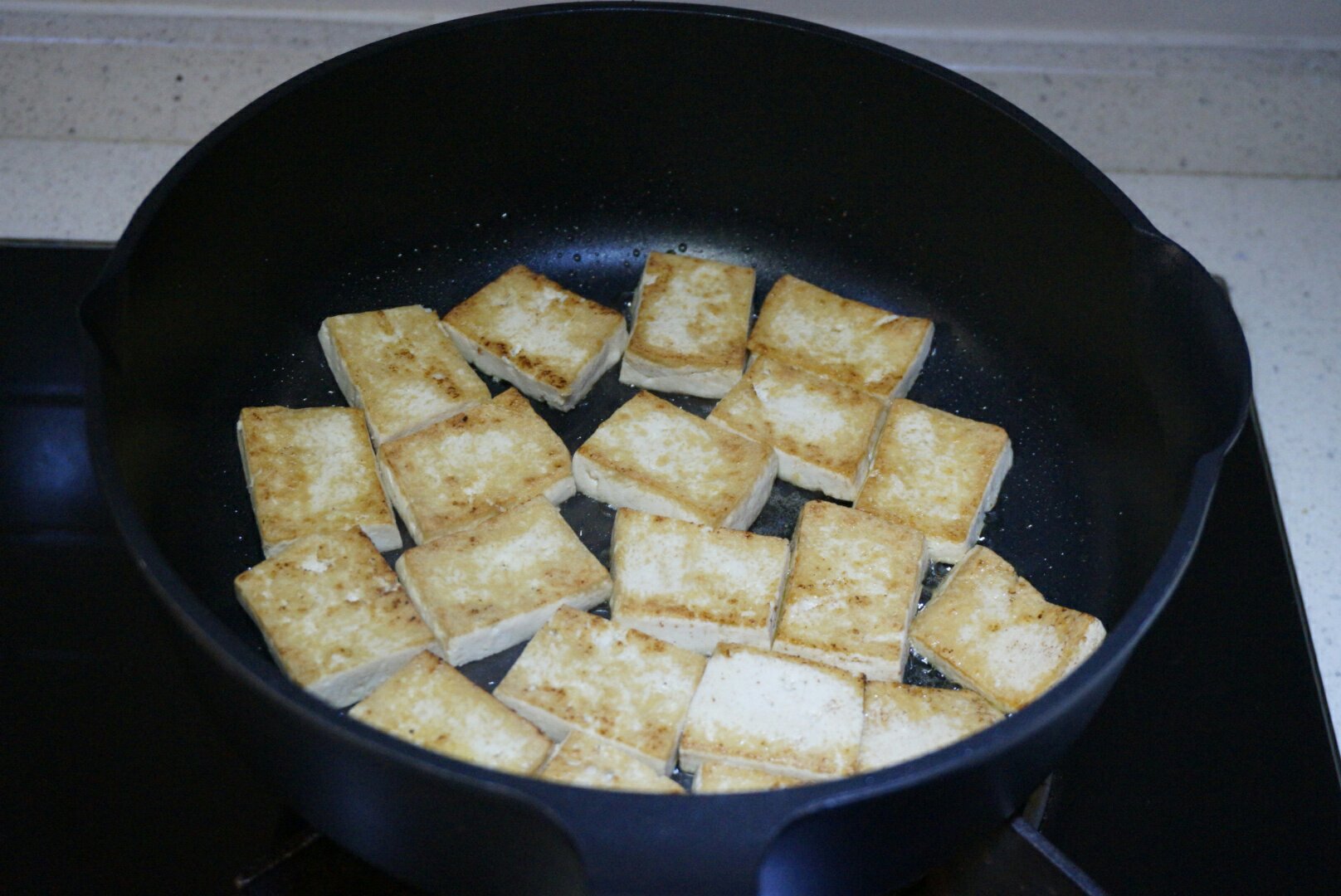 黃油煎老豆腐的做法 步骤4