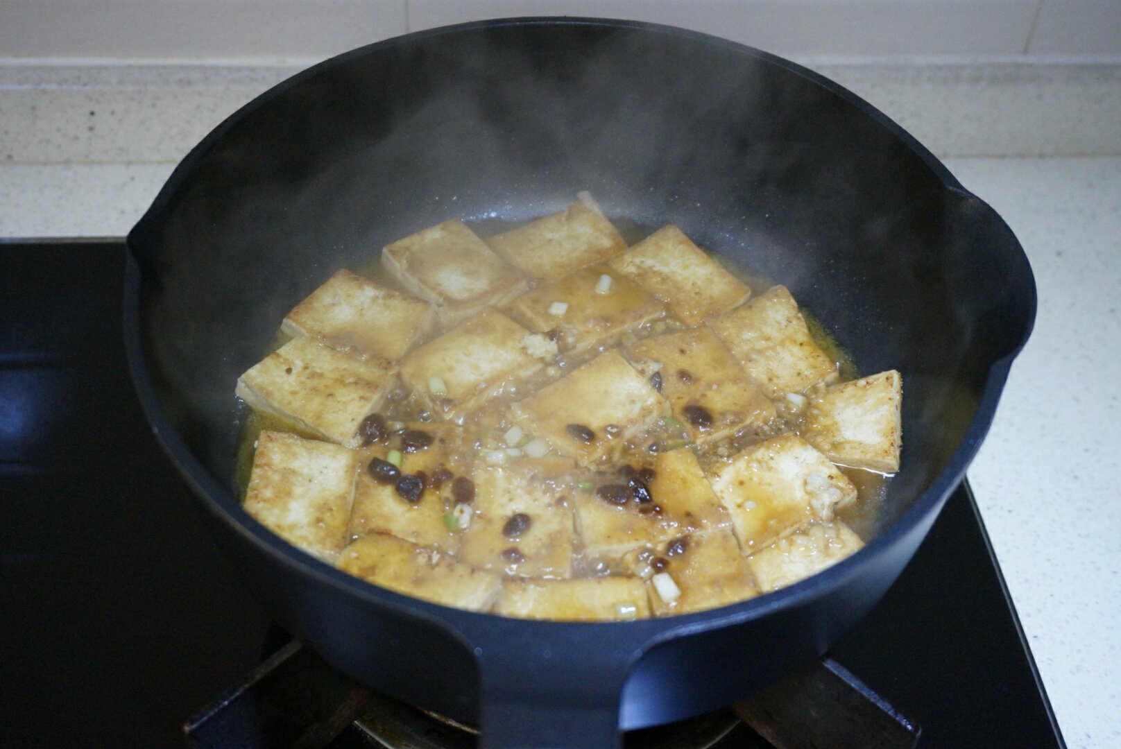 黃油煎老豆腐的做法 步骤5
