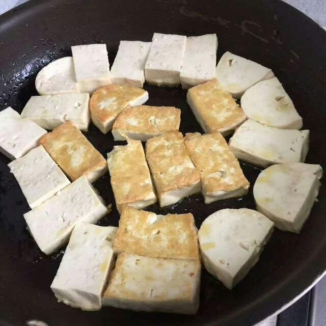 孜然粉煎老豆腐的做法 步骤2