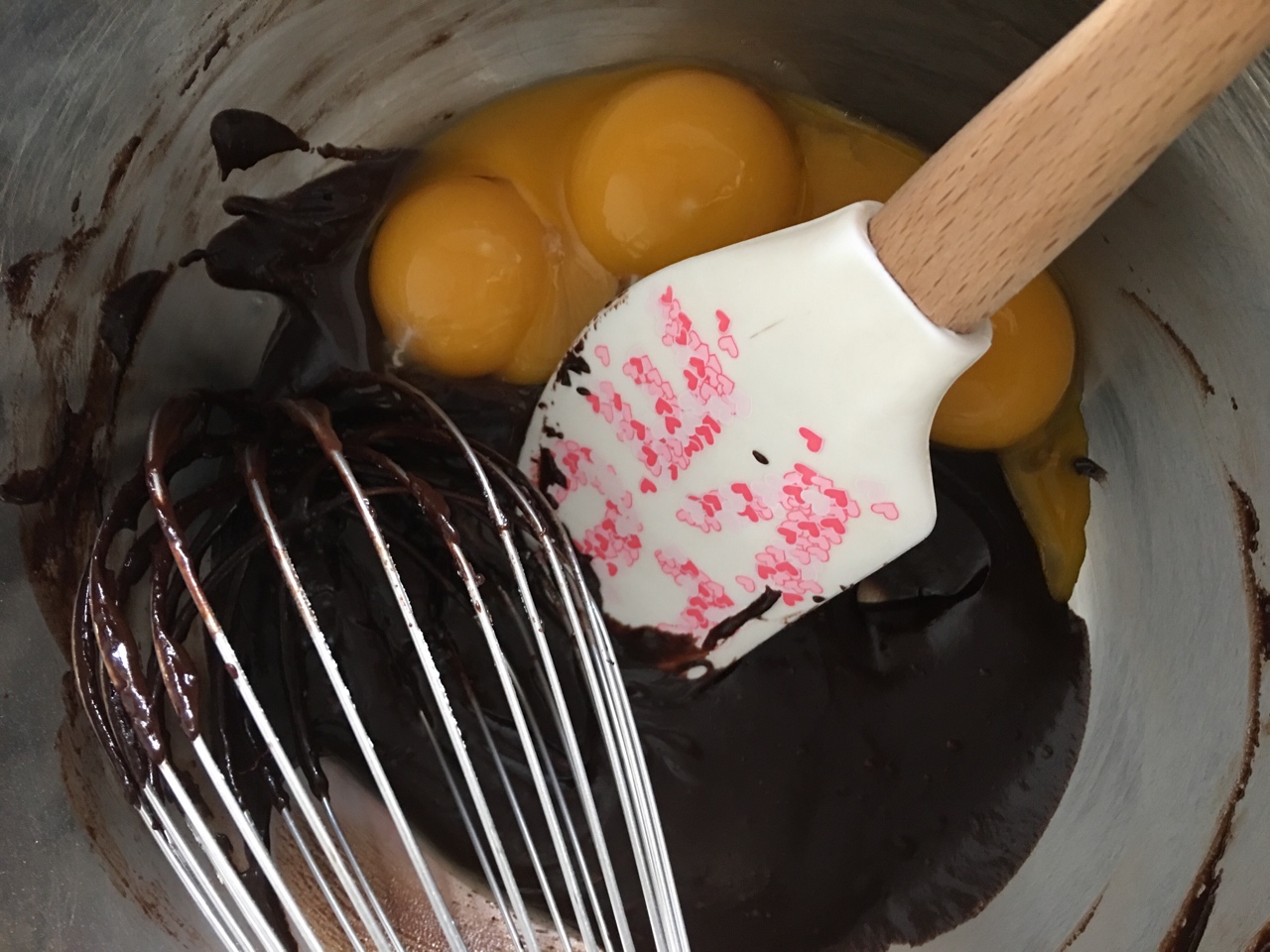 超濃郁卷不裂的巧克力蛋糕卷的做法 步骤5
