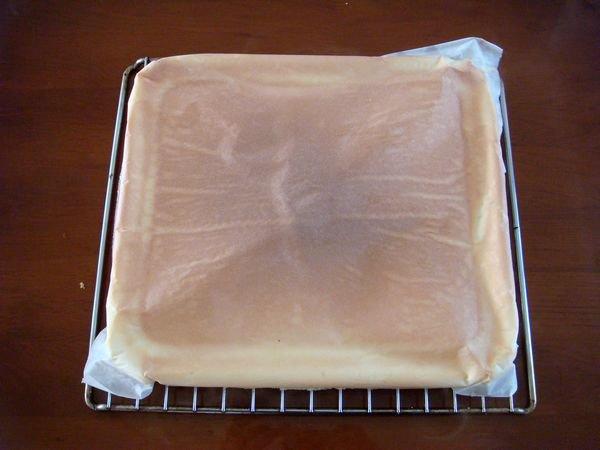 戚風奶油蛋糕卷的做法 步骤11