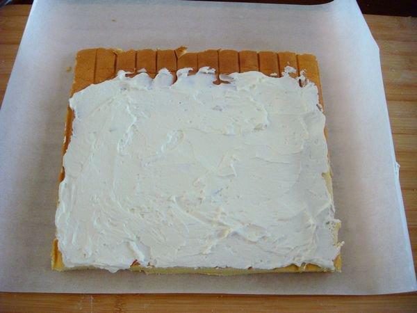 戚風奶油蛋糕卷的做法 步骤15