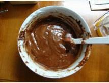 巧克力杏仁杯子蛋糕配奶油乳酪糖霜的做法 步骤8