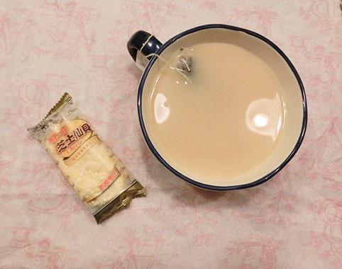❤比星巴克好喝的白巧克力伯爵奶茶❤的做法 步骤5