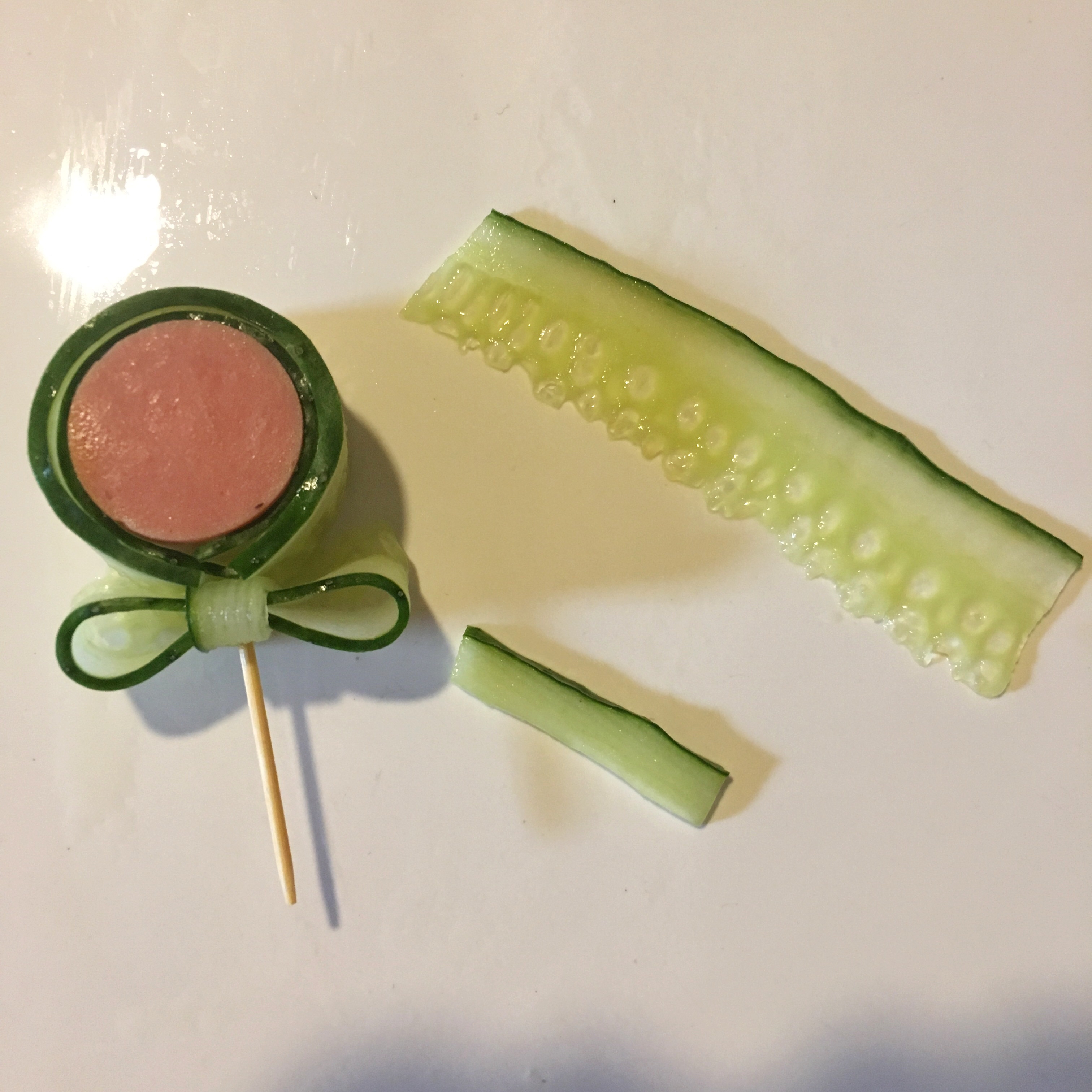 棒棒糖黃瓜火腿卷的做法 步骤2