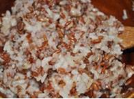 臘肉炒紅米糯米飯的做法 步骤1