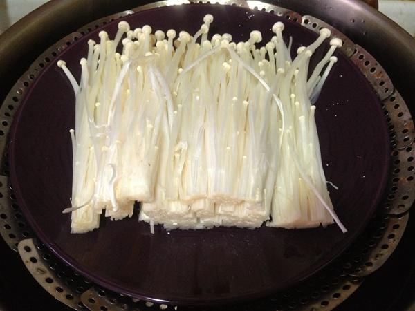 快手菜剁椒金針菇的做法 步骤1