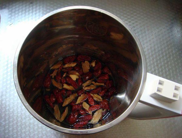 紅棗黑豆豆漿——健康養生豆漿的做法 步骤2