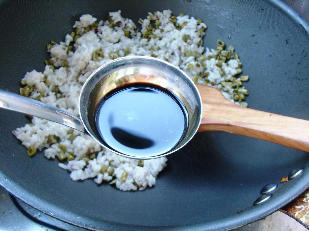 酸豆角醬油炒飯的做法 步骤5
