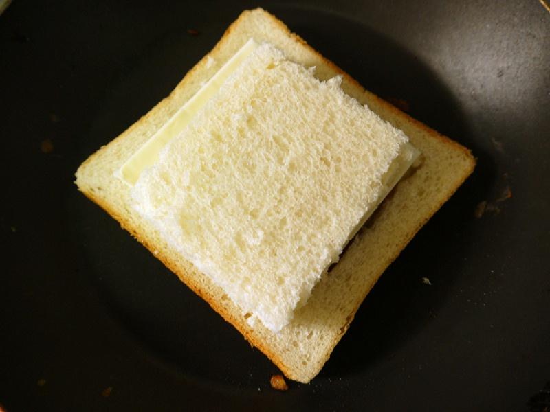 午餐肉乳酪三明治的做法 步骤6