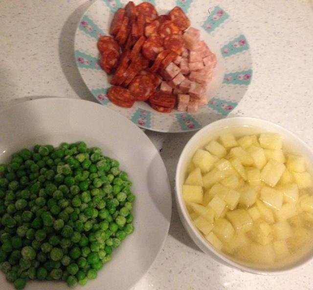 豌豆土豆午餐肉燜飯的做法 步骤1