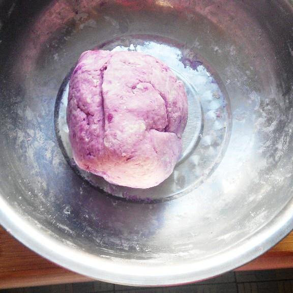 紫薯白菜豬肉包子的做法 步骤2