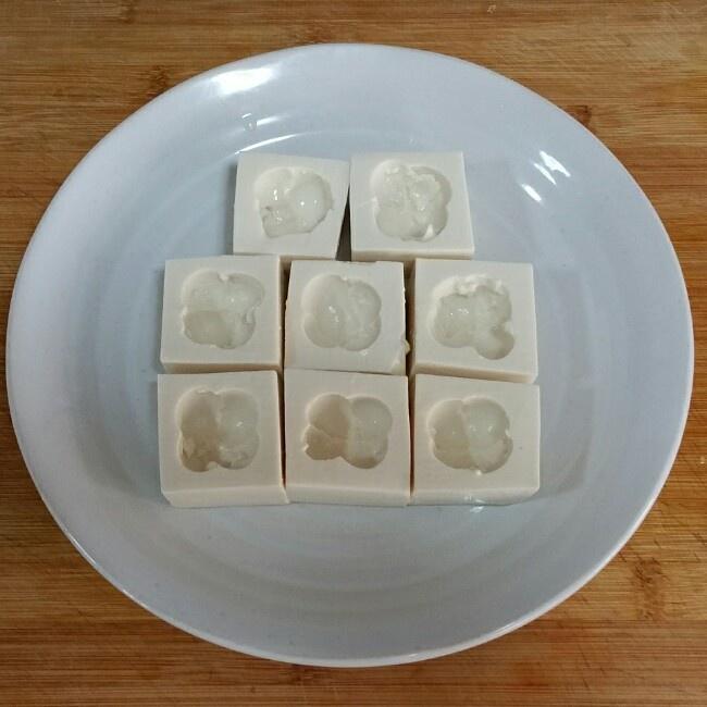 百花蒸豆腐的做法 步骤3