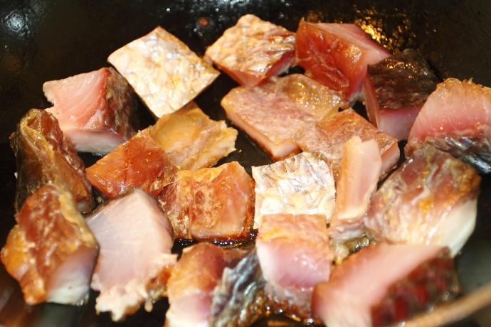 超級下飯的香煎臘魚的做法 步骤2