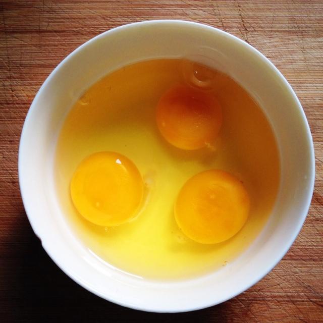 黃豆醬炒雞蛋（超級下飯菜）的做法 步骤1