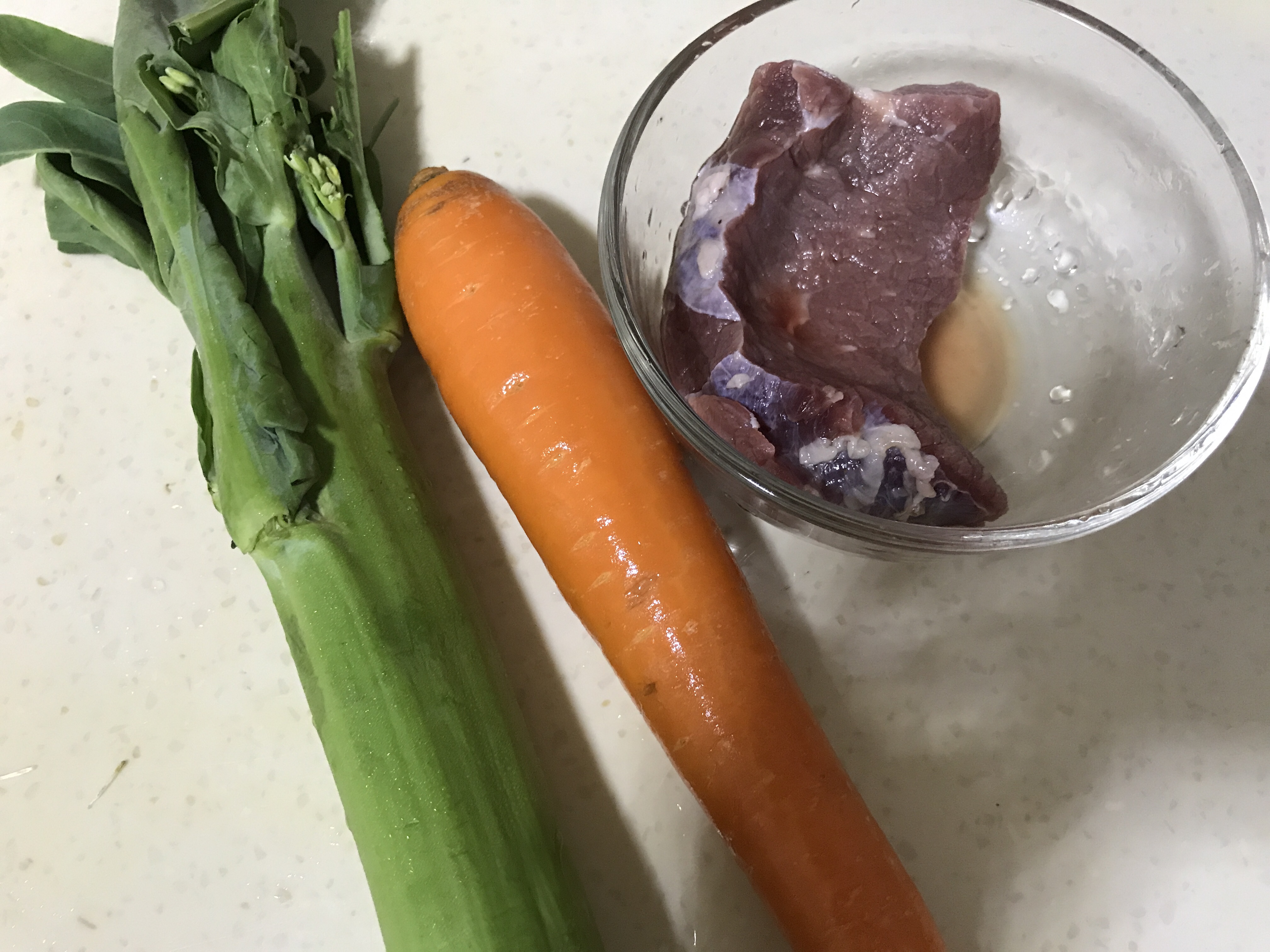 芥藍胡蘿蔔炒牛肉的做法 步骤1