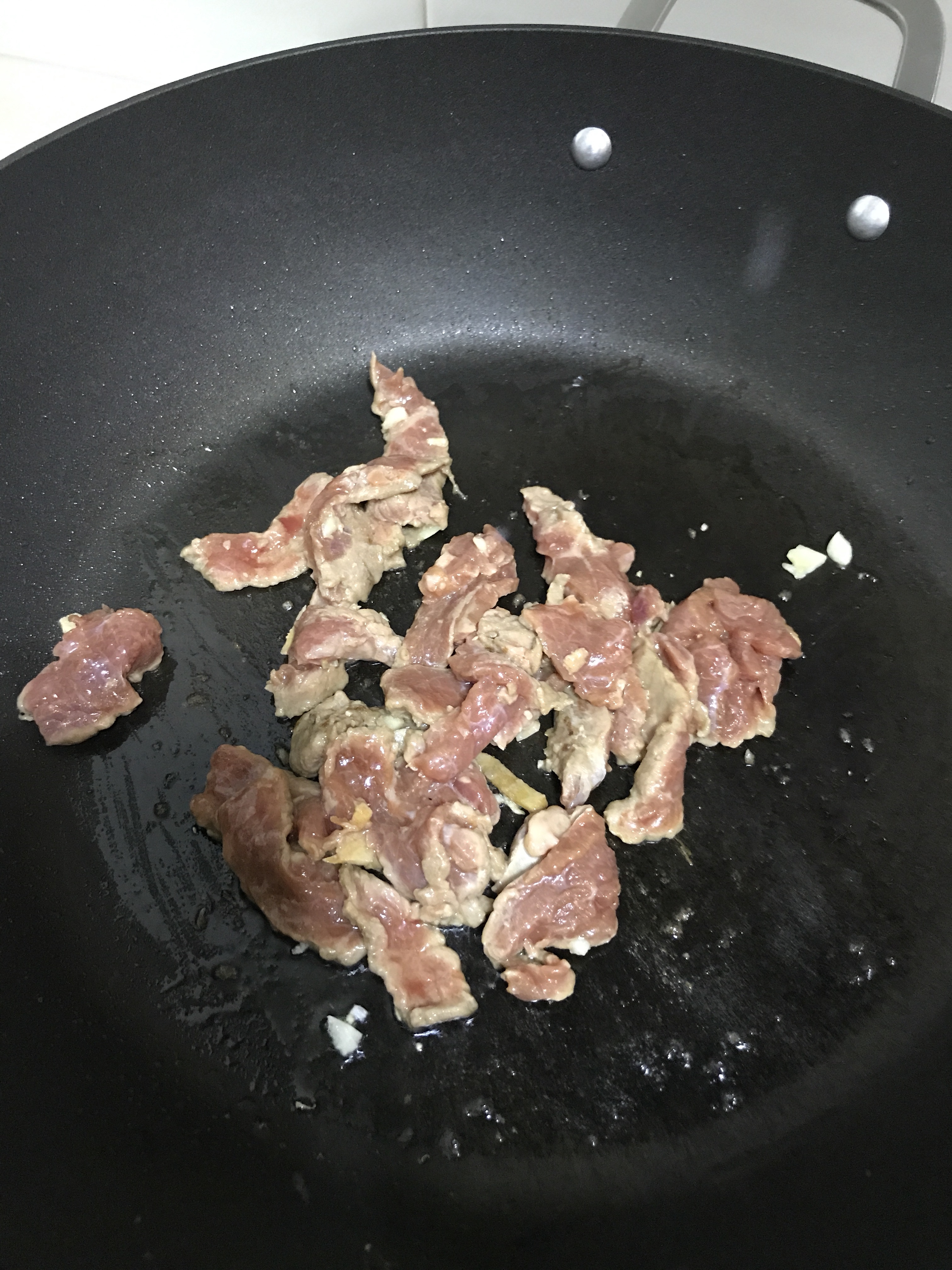 芥藍胡蘿蔔炒牛肉的做法 步骤4