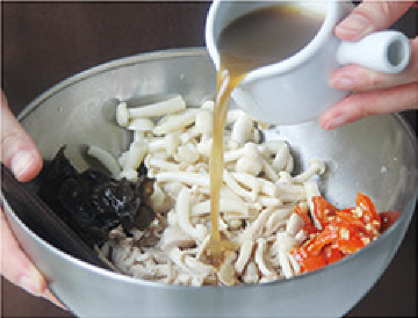 【食材包】白玉菇拌雞腿的做法 步骤5