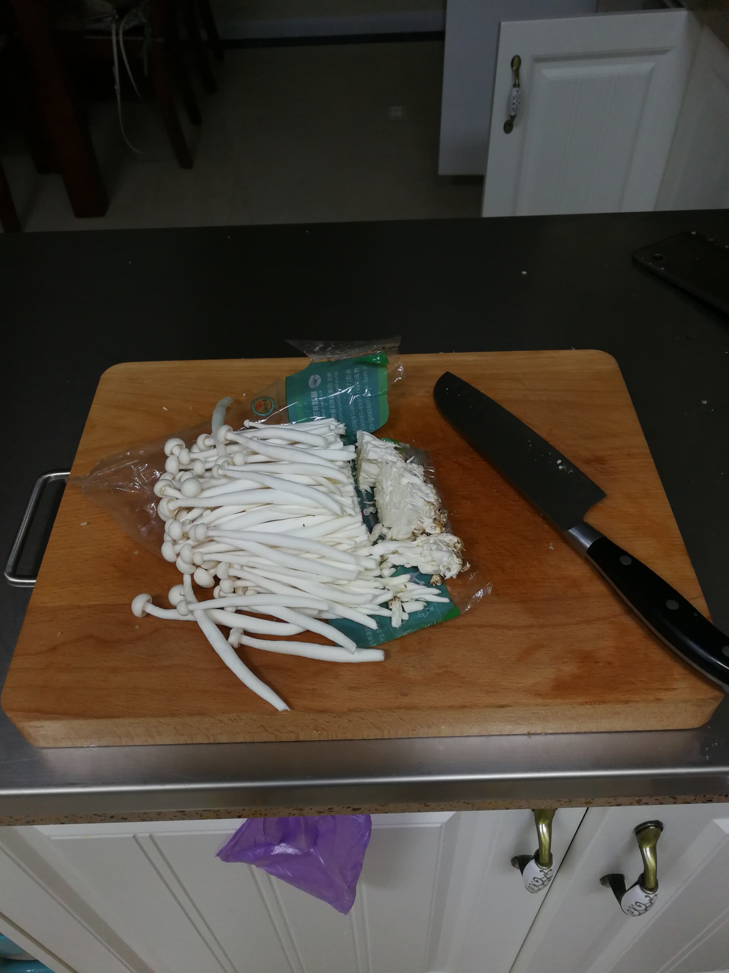 蒜蓉瑤柱蒸白玉菇的做法 步骤1