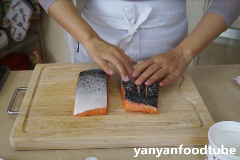 西式三文魚配蔬菜莎拉 Salmon Steak的做法 步骤4