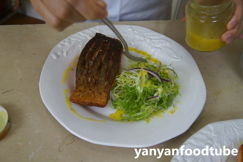 西式三文魚配蔬菜莎拉 Salmon Steak的做法 步骤8