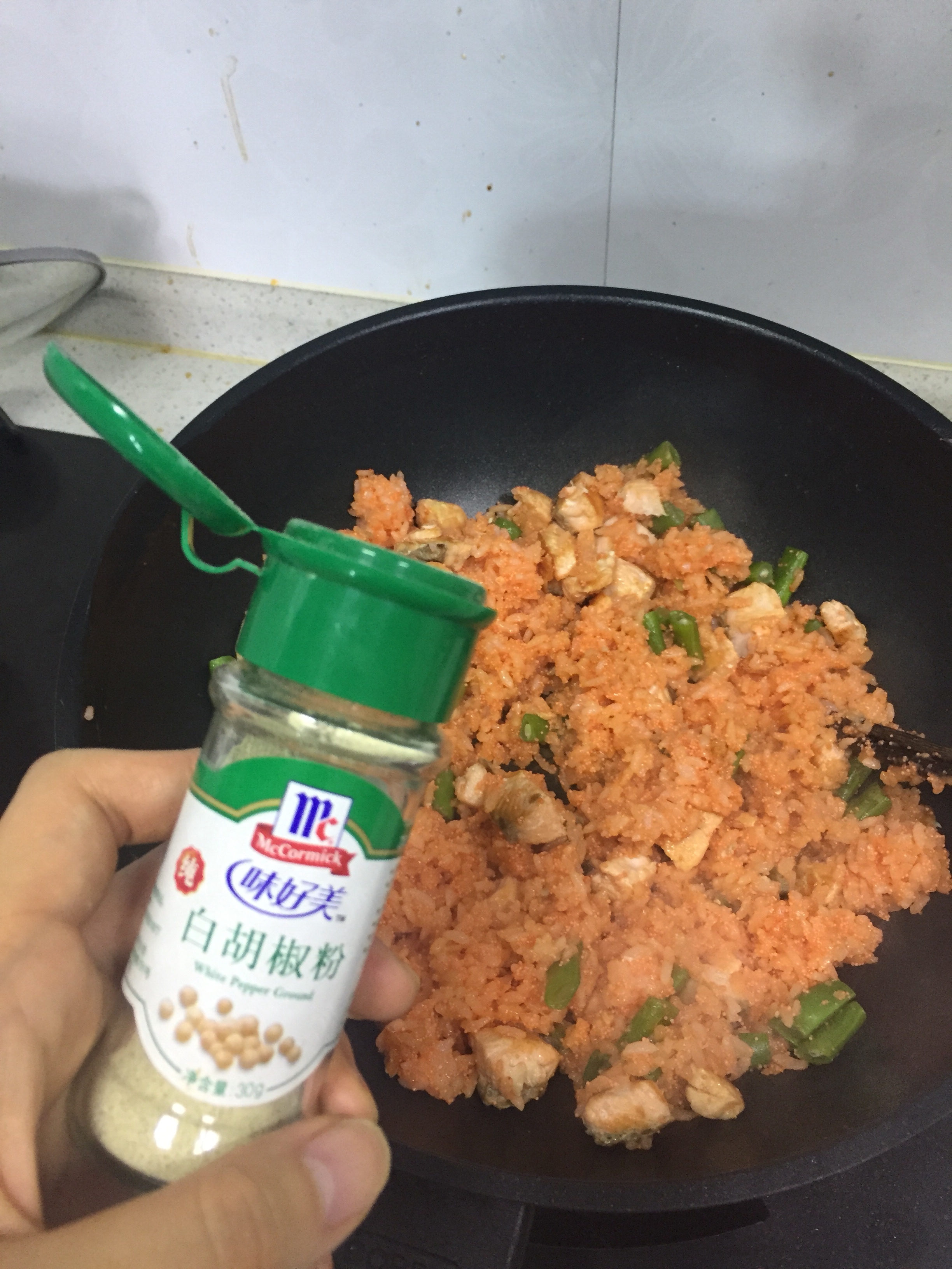 三文魚飛魚籽炒飯（無油）的做法 步骤8