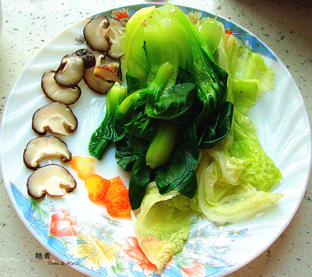 蝦球魚餅蔬菜便當的做法 步骤3