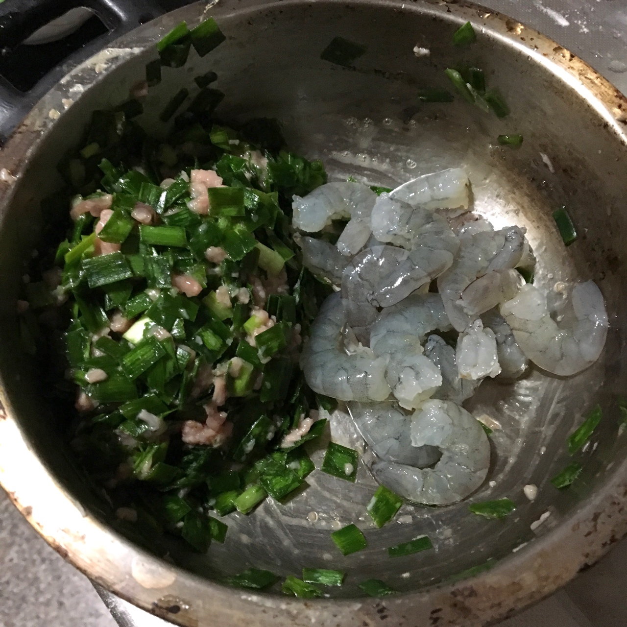 韭菜豬肉蝦仁餃子的做法 步骤4