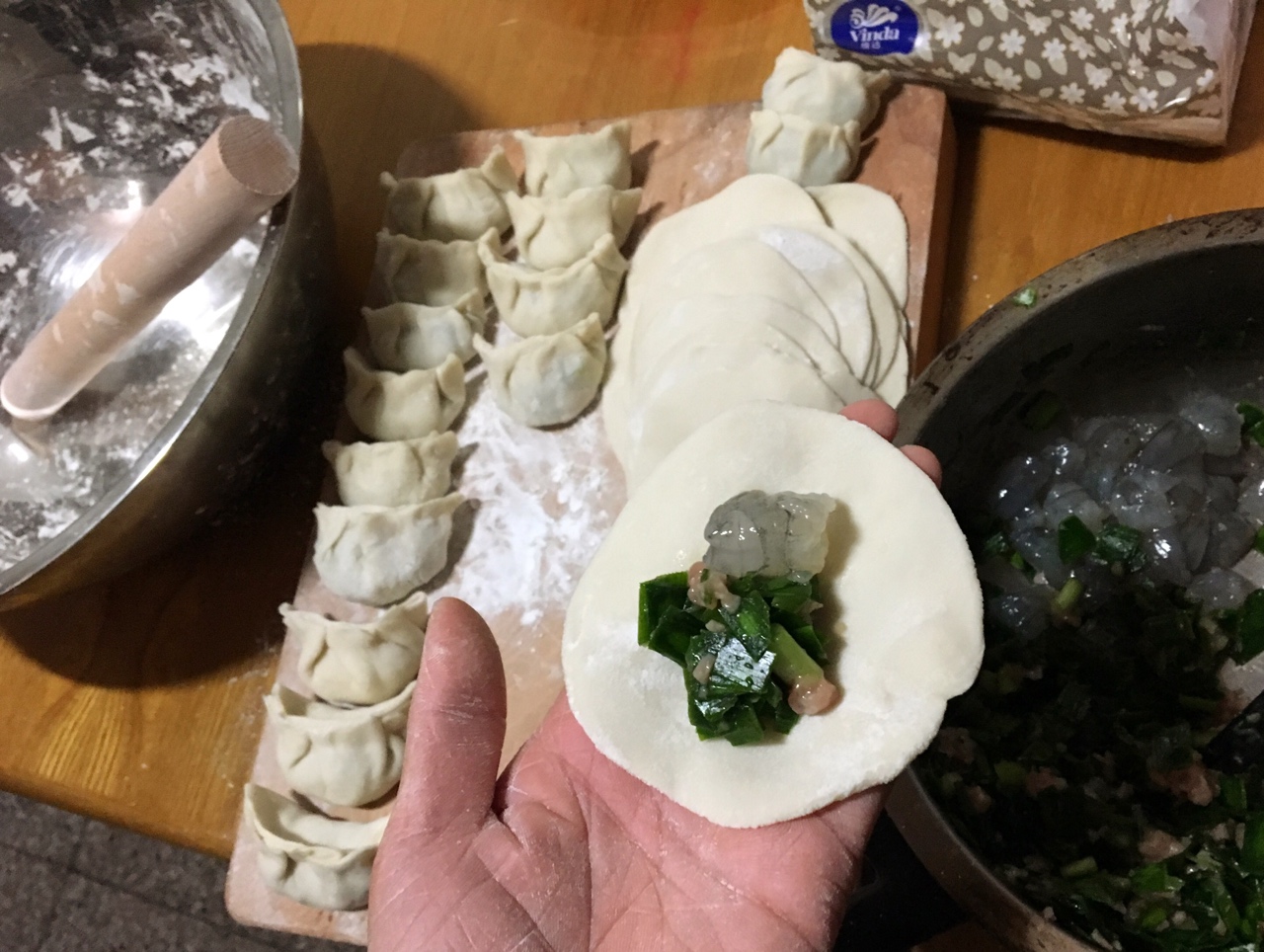 韭菜豬肉蝦仁餃子的做法 步骤5