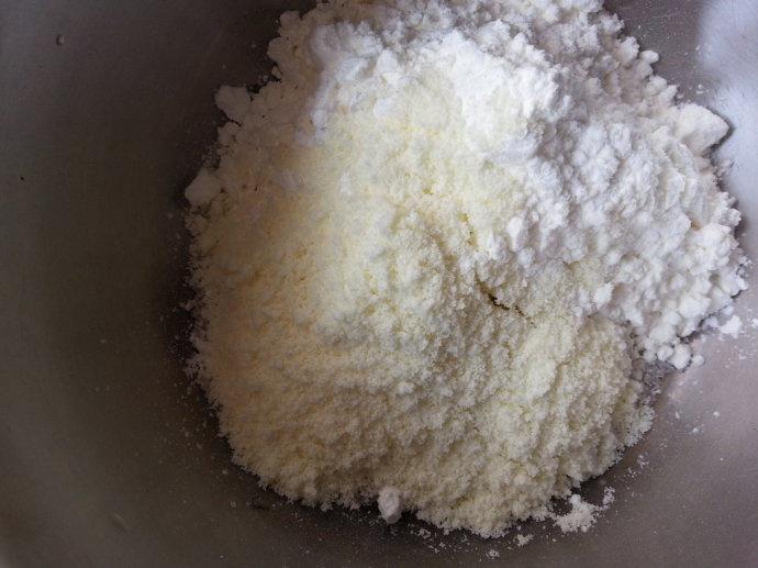 椰蓉鮮奶凍的做法 步骤2