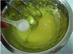 煉乳蛋黃沙拉醬的做法 步骤8