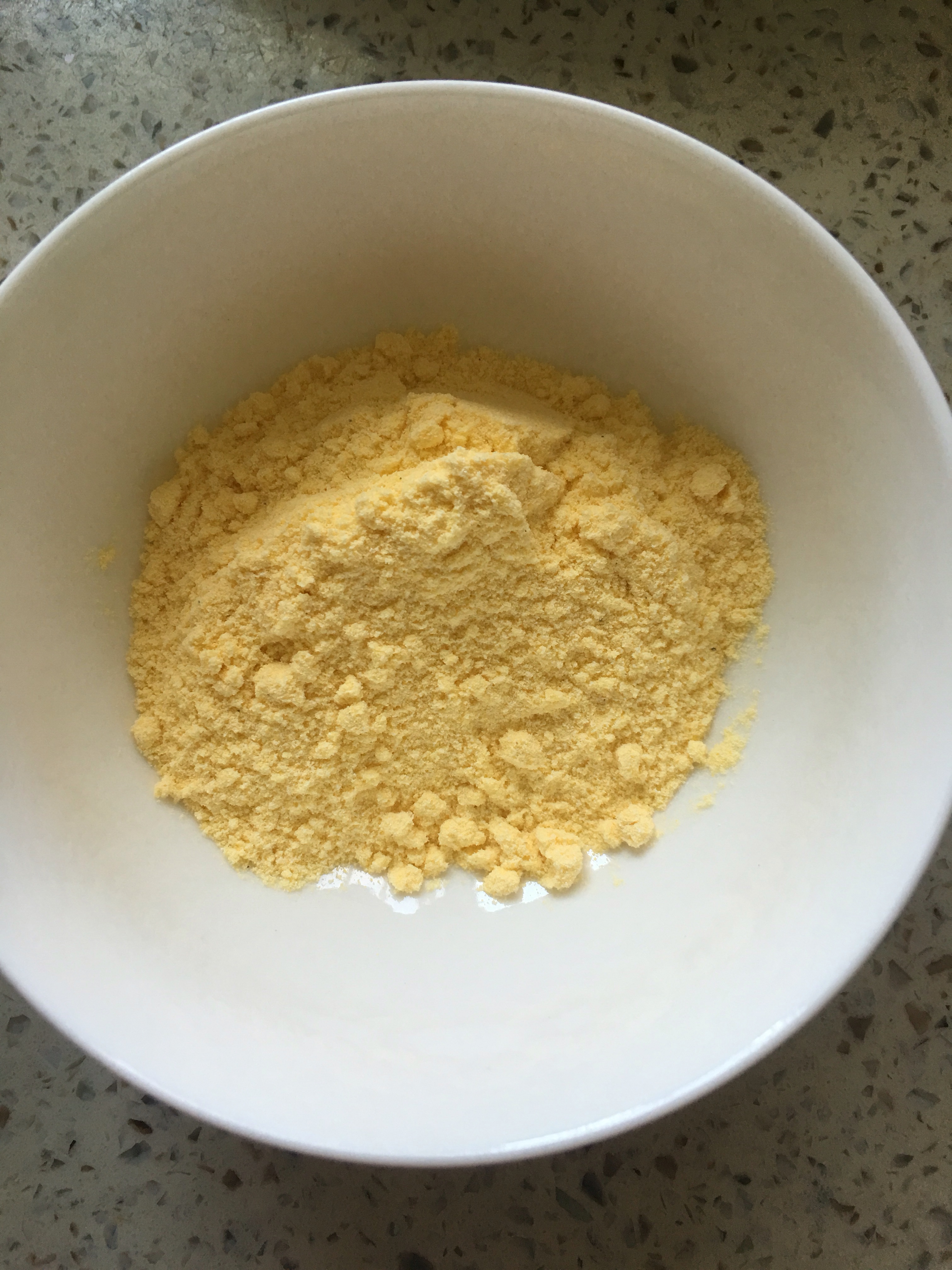 5分鐘搞定的玉米麪粥的做法 步骤1