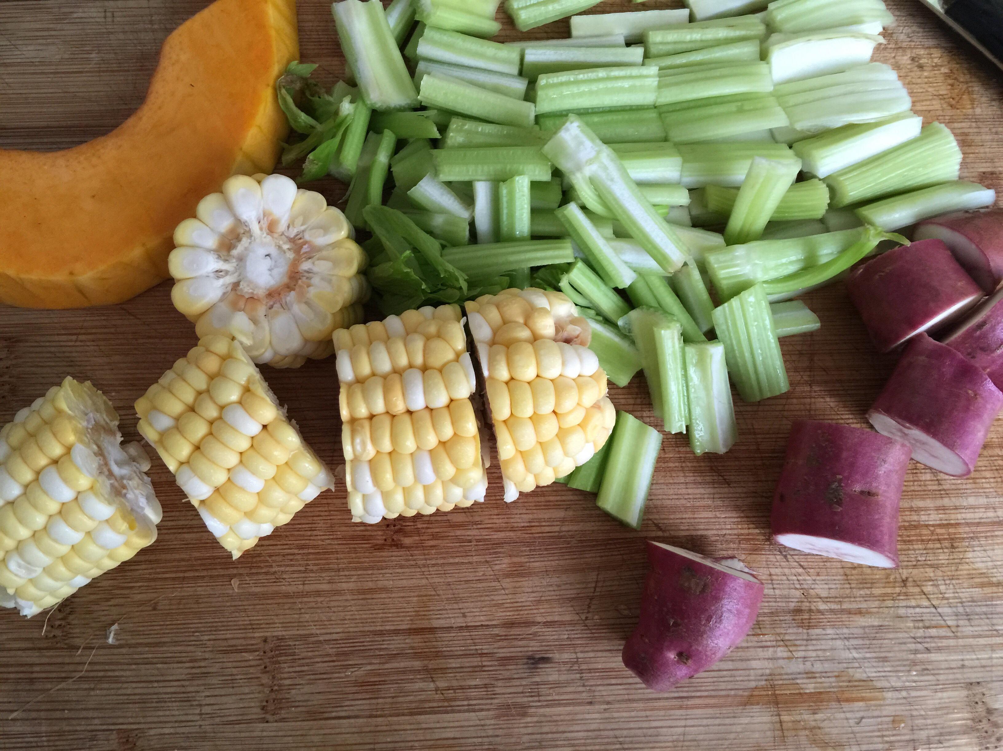 20分別早餐，小米南瓜粥，2015年5月11日。的做法 步骤2