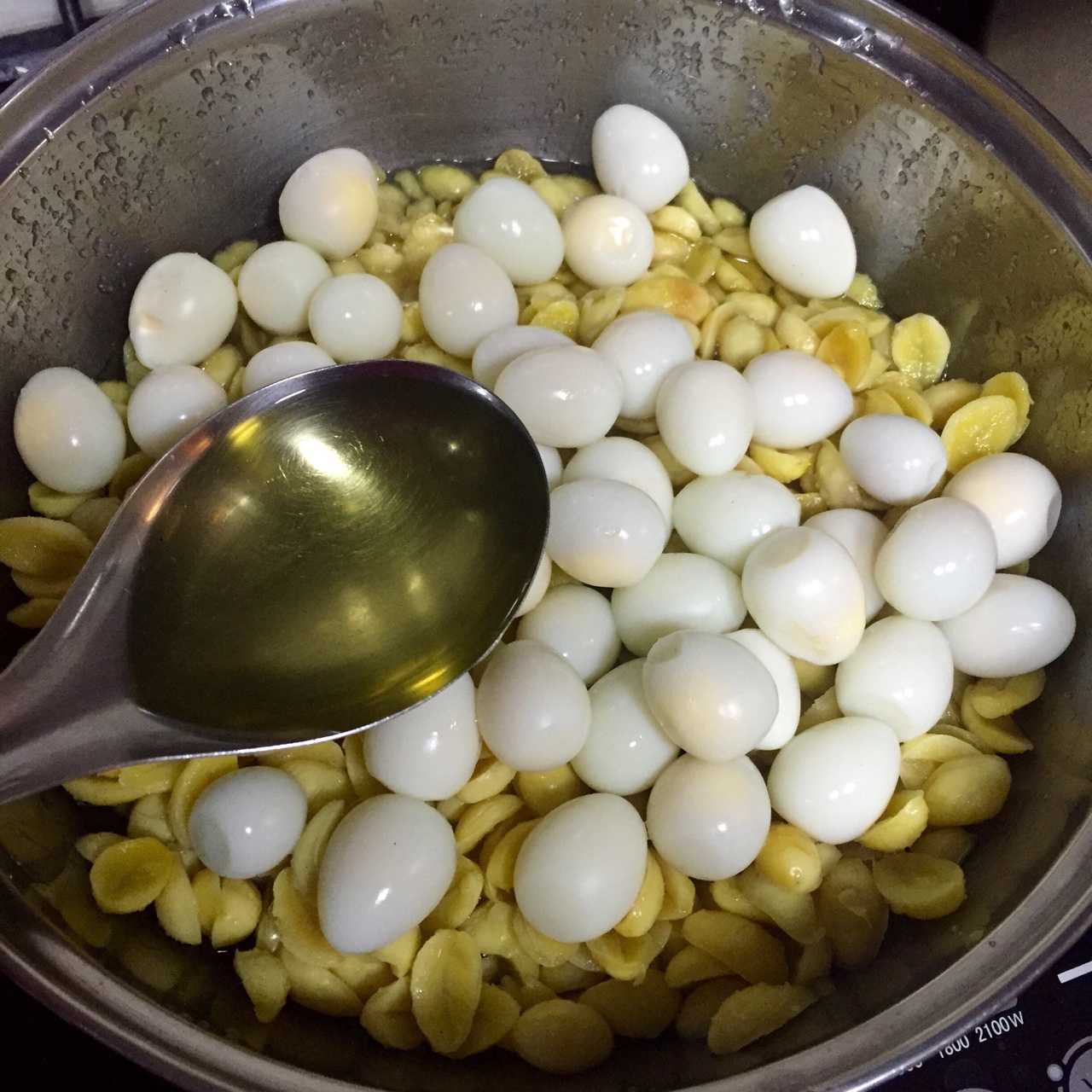 羔燒白果鵪鶉蛋，紅棗的做法 步骤6