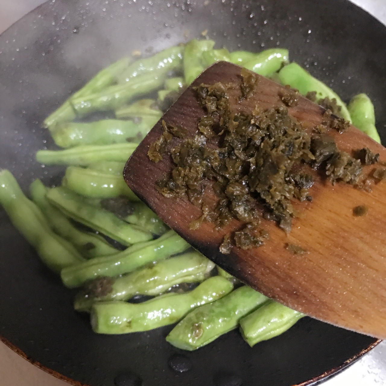 乾煸芽菜四季豆的做法 步骤5