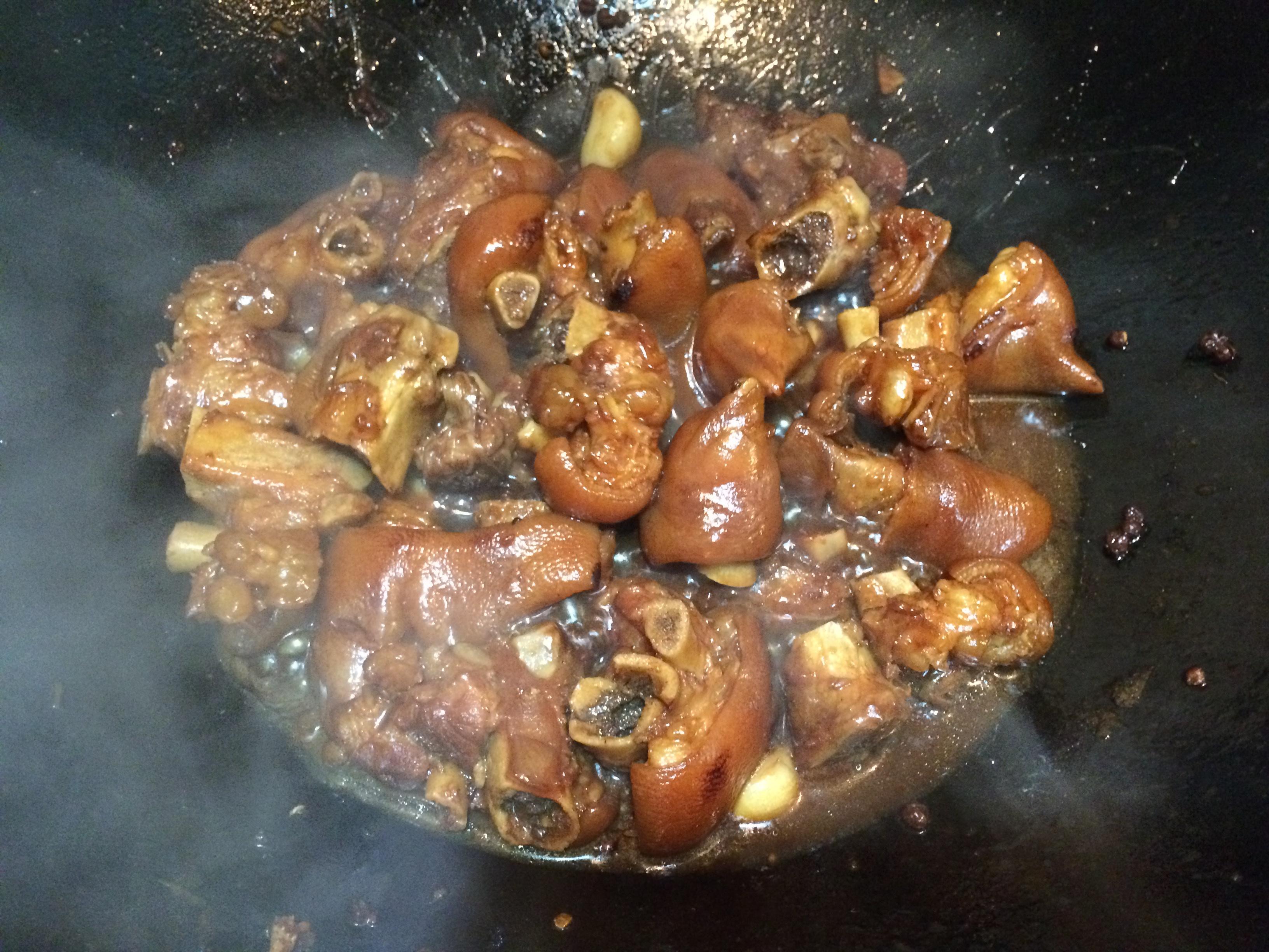 老丁的私房菜－紅燒豬蹄的做法 步骤6