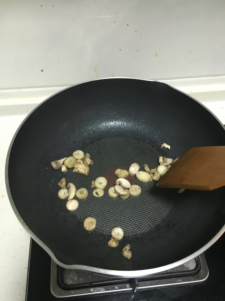 黑椒口蘑牛肉碎厚蛋燒的做法 步骤3