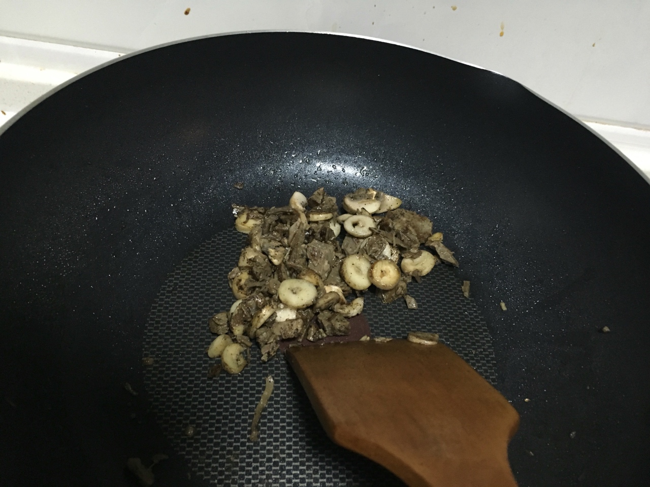 黑椒口蘑牛肉碎厚蛋燒的做法 步骤4