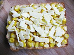 玉米三明治的做法 步骤3