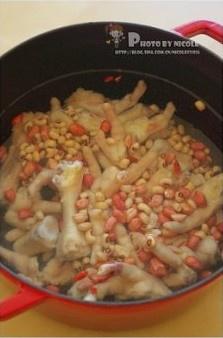 養顏山藥雜豆煲雞腳的做法 步骤5