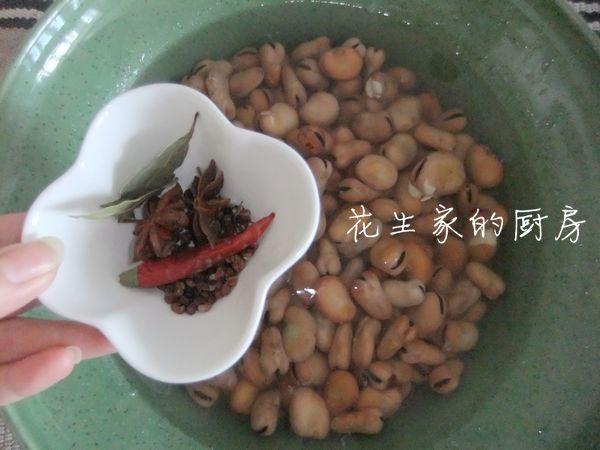 五香乾蠶豆的做法 步骤3