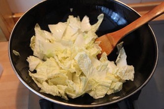 咖哩白菜的做法 步骤2