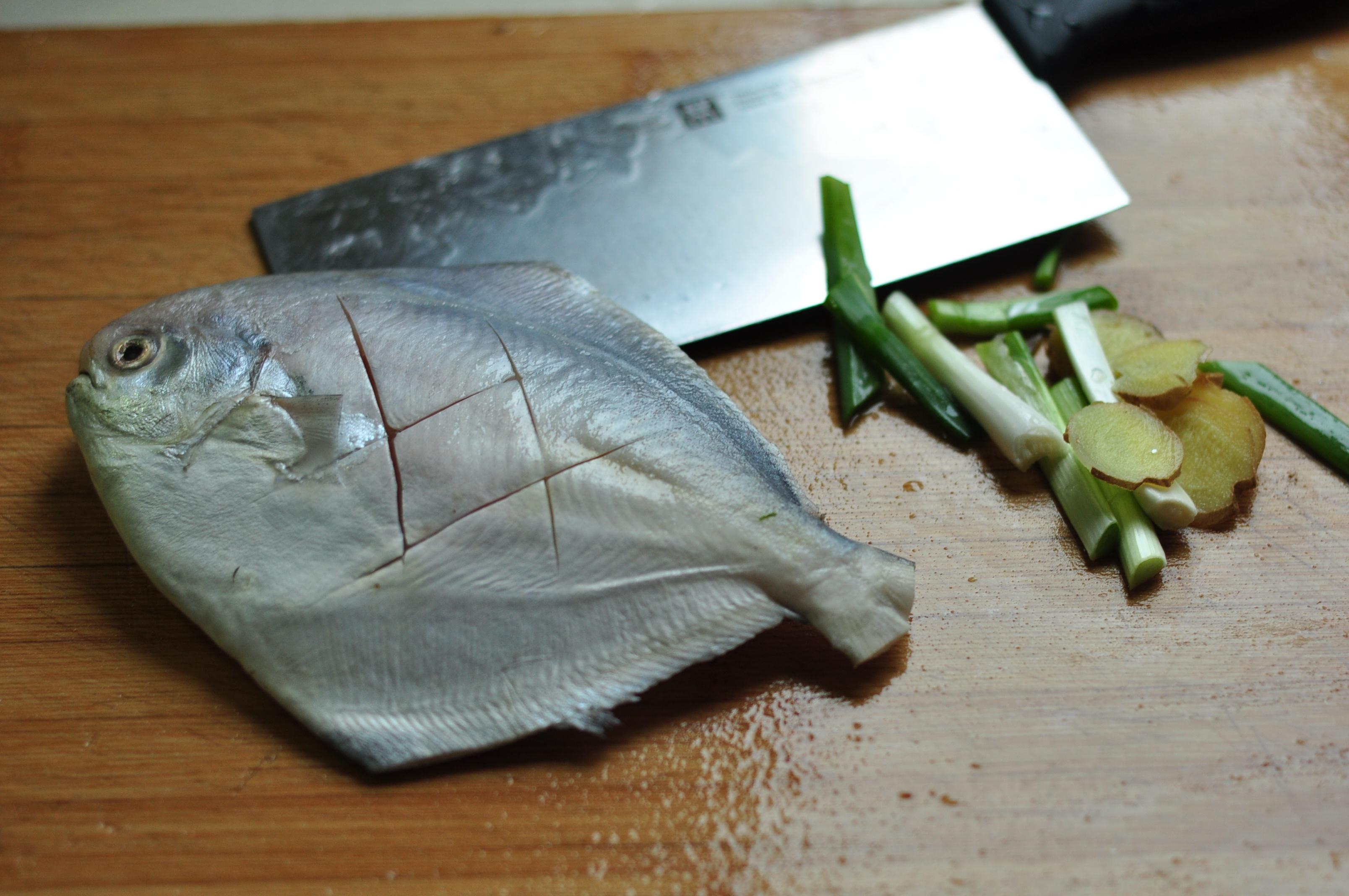 紅燒鯧鯿魚的做法 步骤1