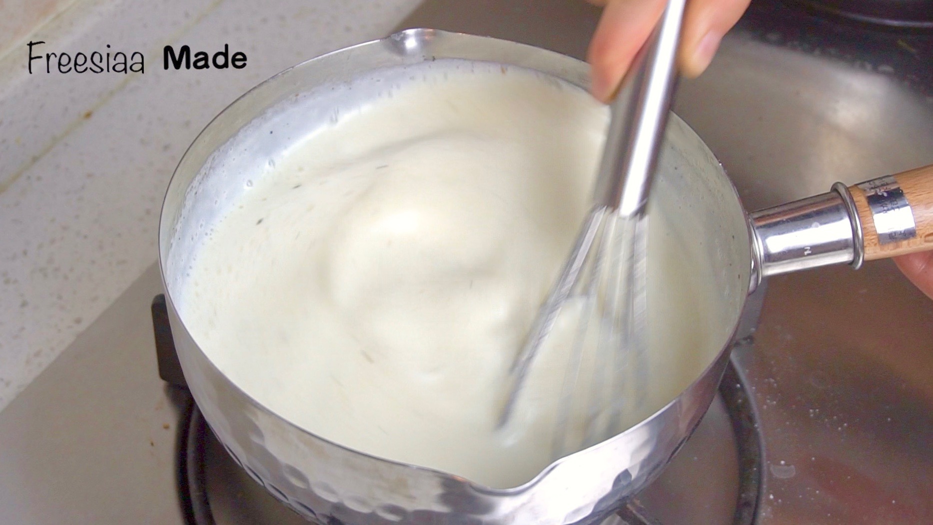 【視訊】85度C 椰蓉牛奶小方～不用烤箱的夏日甜點的做法 步骤4